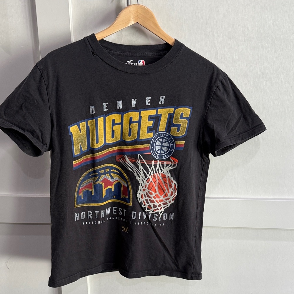 Hollister California - NBA Black Denver Nuggets T-Shirt - sz S